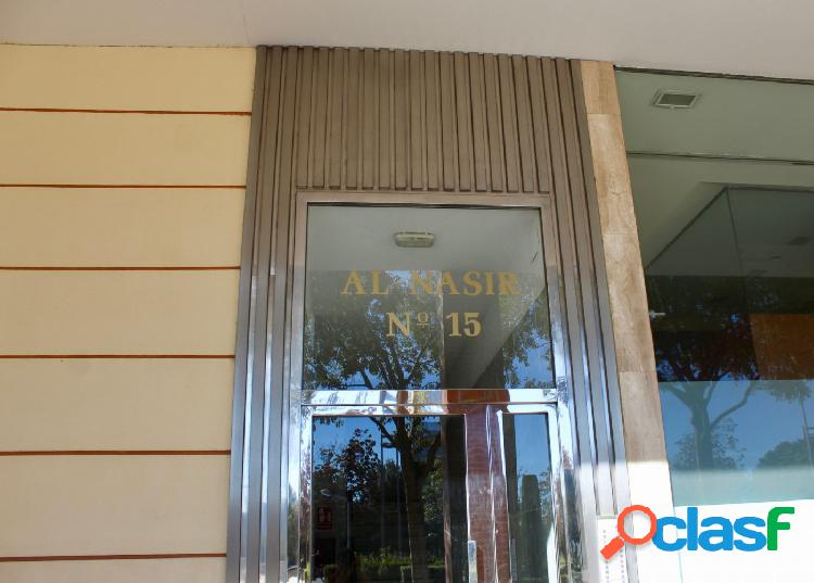 Vivienda de 4 dormitorios en avenida Al Nasir, con plaza de