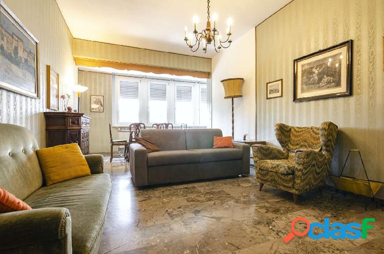 Apartamento de 4 dormitorios en alquiler en Bolonia