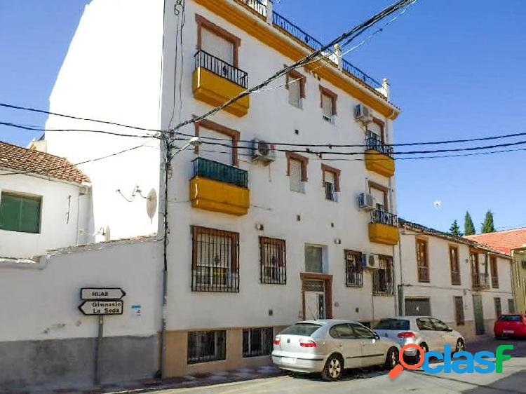 Bonito piso de 3 dormitorios, situado en C\xc3\xballar Vega.