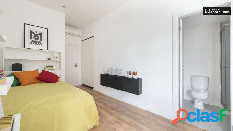 Buena habitaci\xc3\xb3n para alquilar en una residencia de 9
