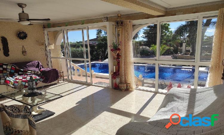 Chalet Con Piscina Garage Cocina de Verano