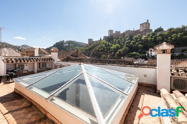 EDIFICIO DE APARTAMENTOS TURISTICOS FRENTE A LA ALHAMBRA