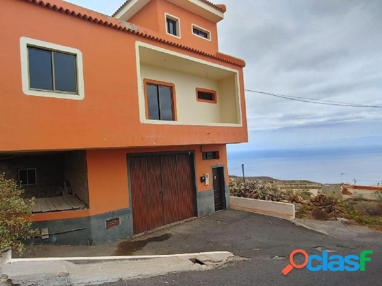 Magnifica casa con terraza y vistas al mar en venta en