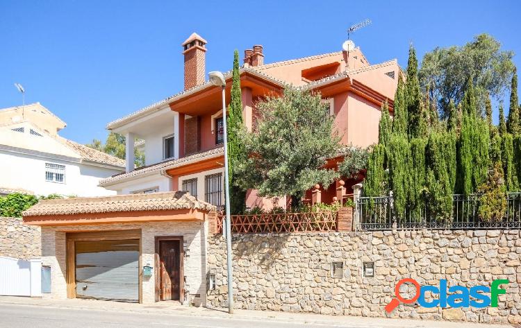 Magn\xc3\xadfico chalet pareado, con piscina privada,