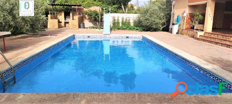 PRECIOSO CHALET EN URBANIZACI\xc3\x93N PRIVADA