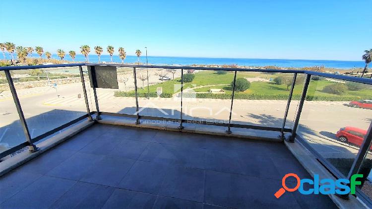 Precioso apartamento con vistas al mar situado en 1\xc2\xaa