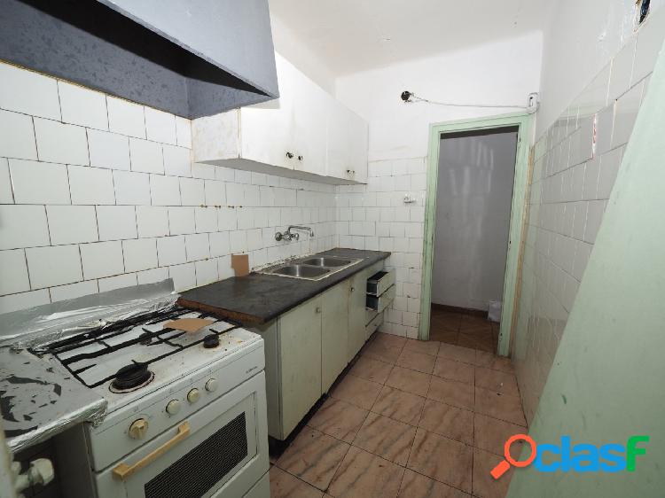 SE VENDE PISO DE 59M2 EN BADALONA, ZONA LA SALUT