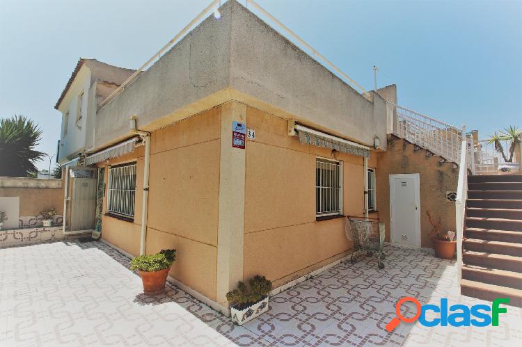 ADOSADO ESQUINA CON SOL\xc3\x81RIUM Y PISCINA JUNTO CENTRO