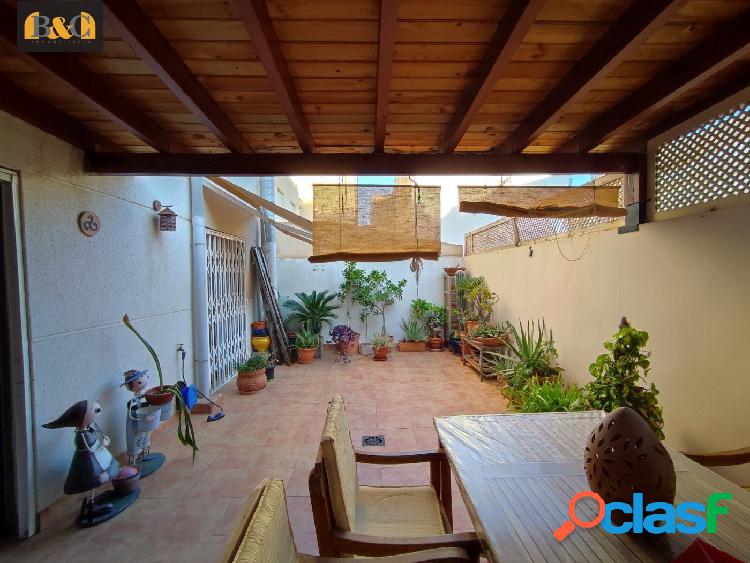 APARTAMENTO CON PATIO, GARAJE Y TRASTERO