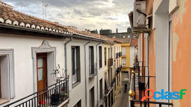Bonito apartamento nuevo a estrenar en el centro de Granada.