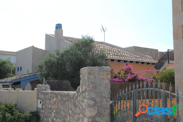Chalet en venta en Cullera, a 50 metros del mar, listo para