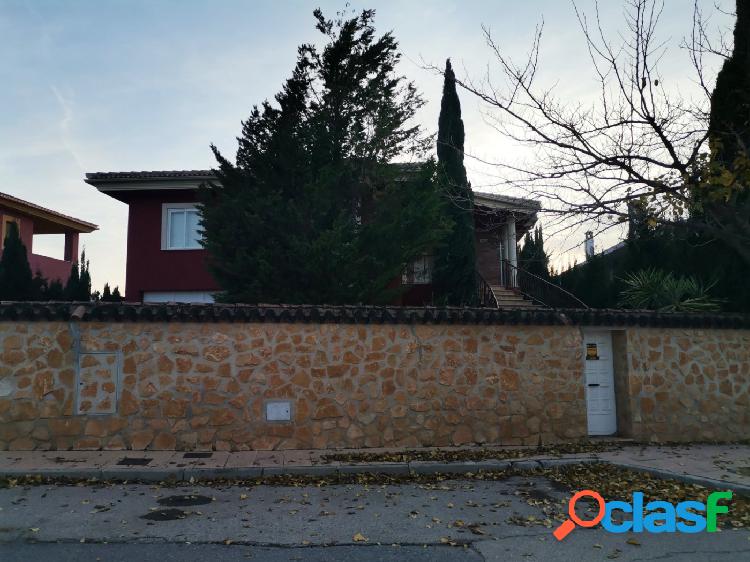 SE VENDE CASA EN ENTRECAMINOS