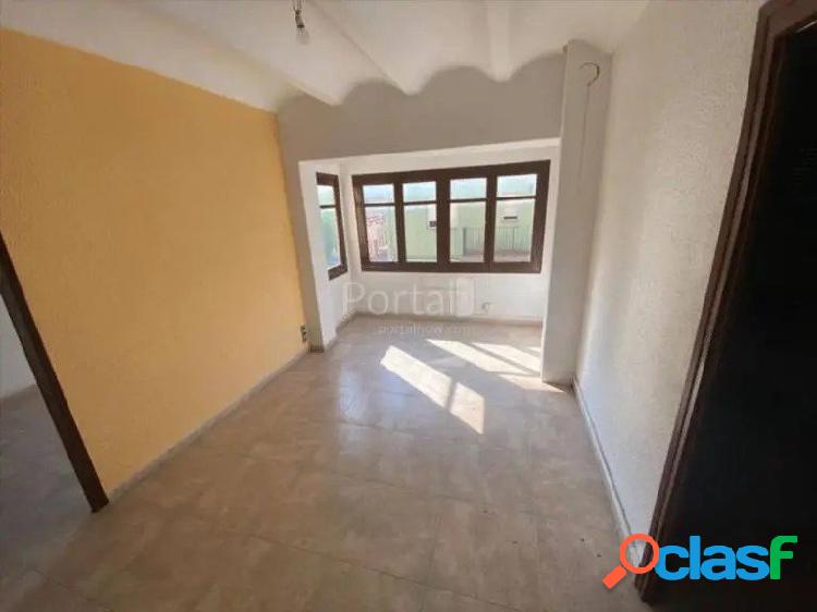 SE VENDE PISO EN BAGA, ZONA CENTRO