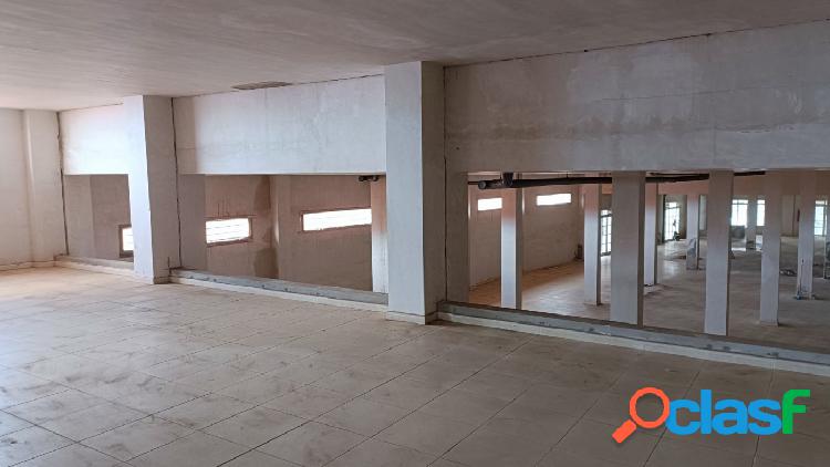 Se Vende Local Comercial con Parking