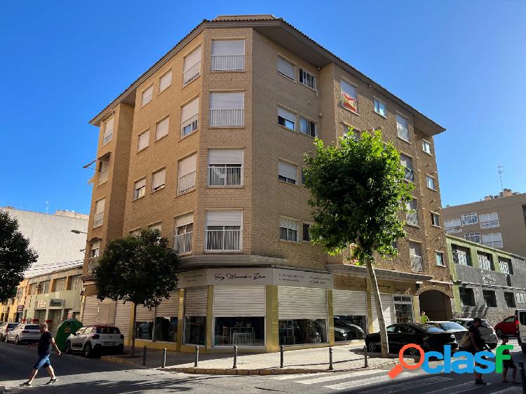 Se alquila piso zona Corte Ingl\xc3\xa9s con plaza de garaje