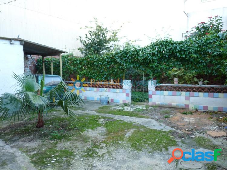 Agradable propiedad con dos viviendas independiente situada