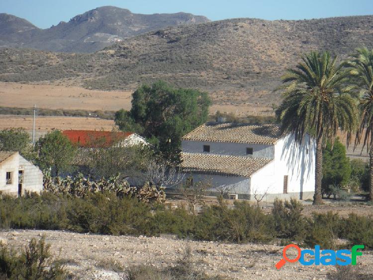 CASA-CORTIJO EN LA ESCUCHA