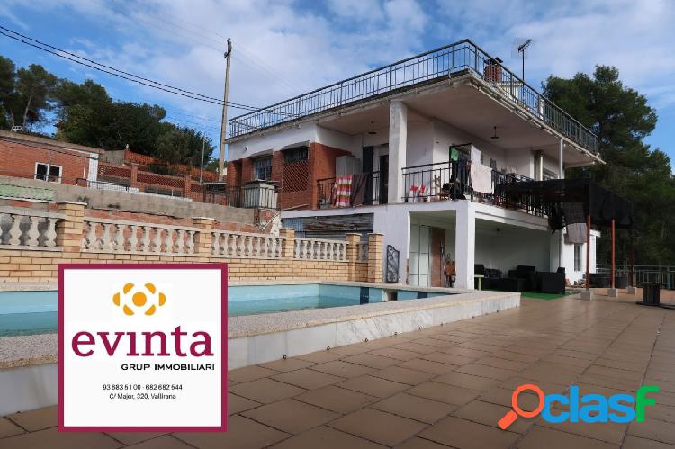 CASA UNIFAMILIAR CON PISCINA