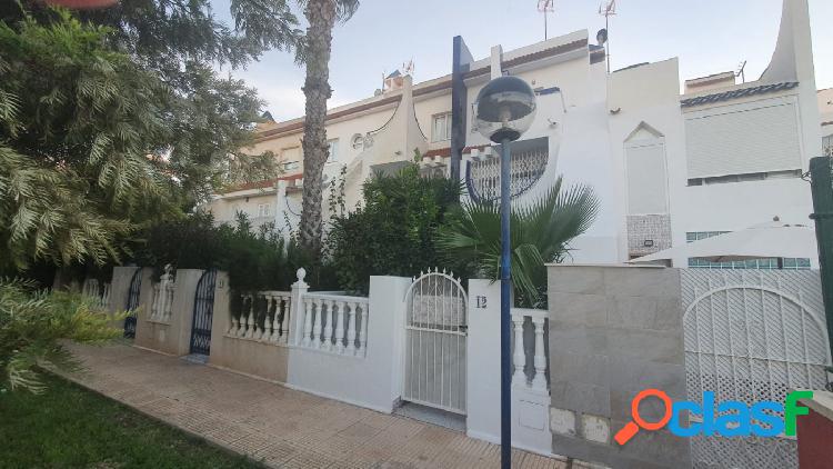 DUPLEX CON JARDIN Y PISICNA COMUNITARIA.