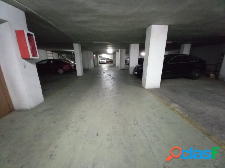 En Ciudad Jard\xc3\xadn, plaza de aparcamiento.