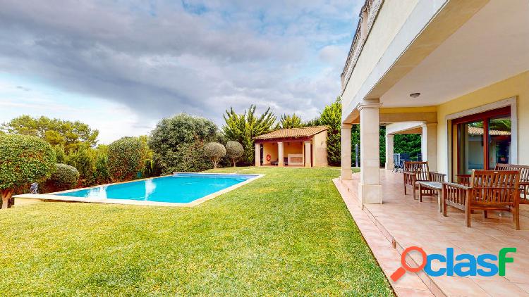 Villa con piscina, licencia tur\xc3\xadstica y vistas al mar