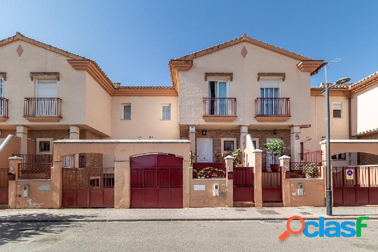 CASA ADOSADA EN ARMILLA