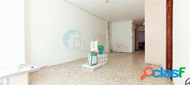 AMPLIO PISO CON PATIO