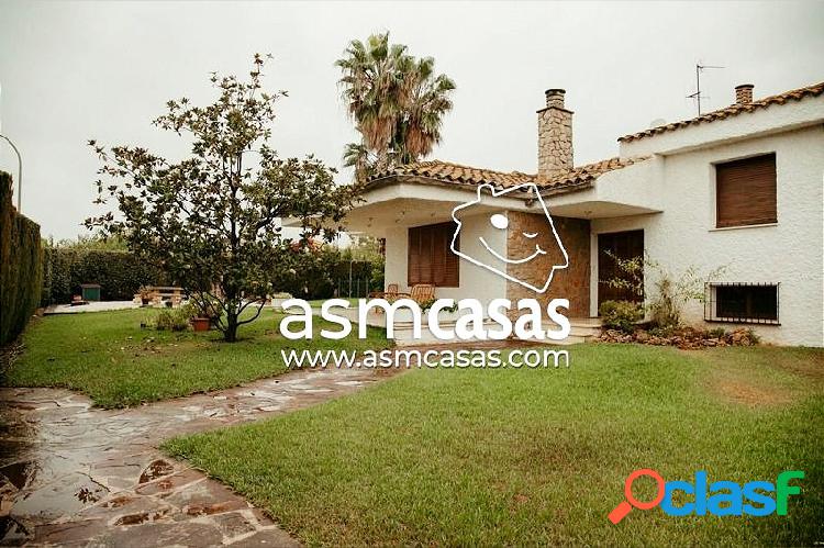 Agencia inmobiliaria en Benicasim vende villa en zona del