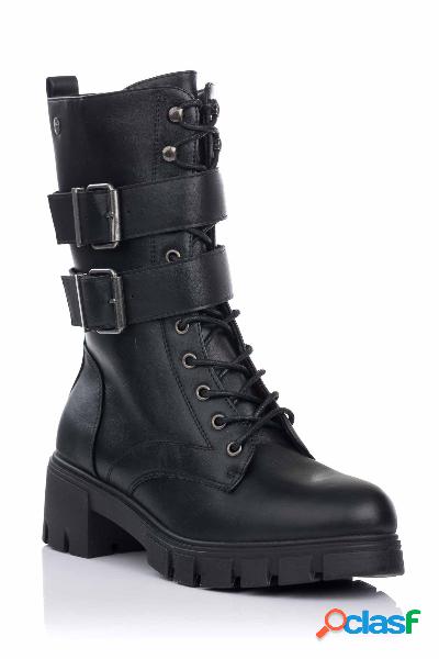 Bota militar con hebillas