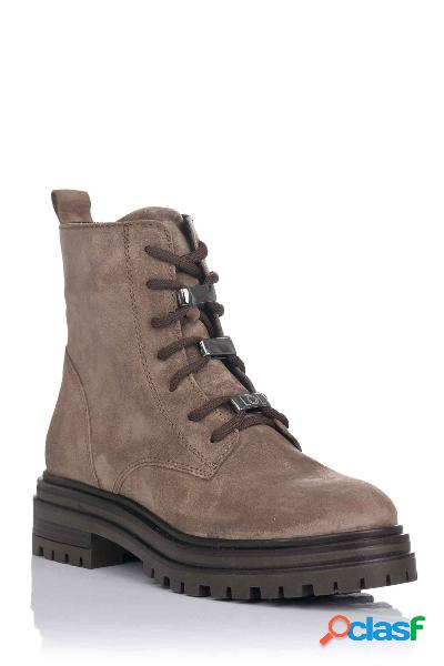 Bota militar con plataforma