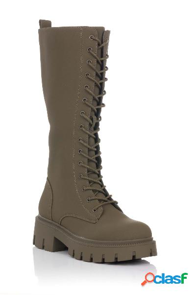 Bota militar con plataforma