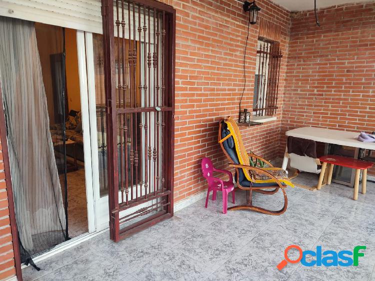 CARIHUELA SOL VENDE AMPLIO CHALET EN URTAJO 4 DORMITORIOS