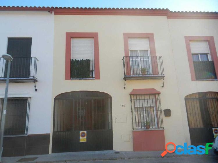 CASA ADOSADA CON GARAJE Y BUHARDILLA