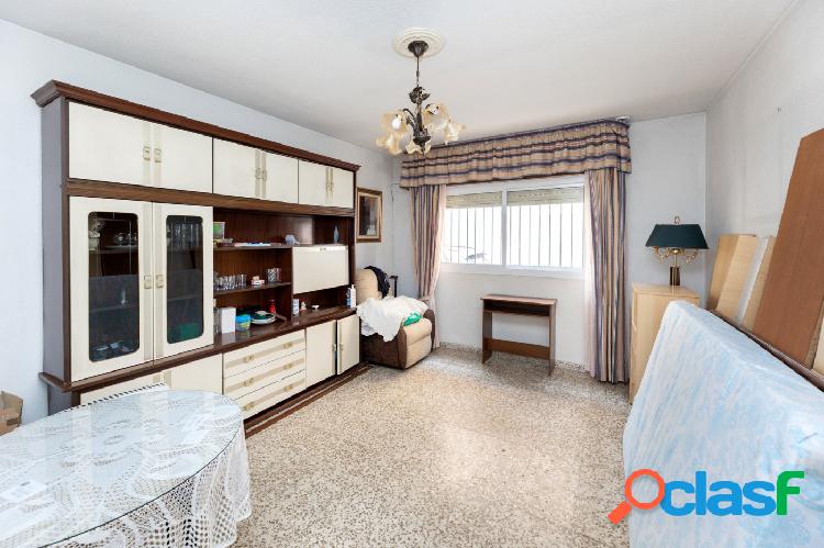 CASA EN ESQUINA EN PLENO CENTRO DE ARMILLA A UN MINUTO DE
