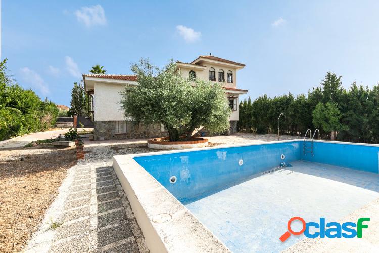 CHALET CON PARCELA CON POZO DE AGUA PROPIO