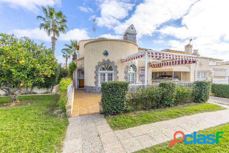 Chalet con Parcela en Orihuela Costa