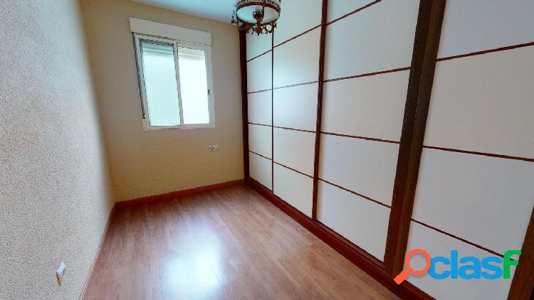 EXCLUSIVA VIVIENDA DE 4 DORMITORIOS CONVERTIDA EN 3