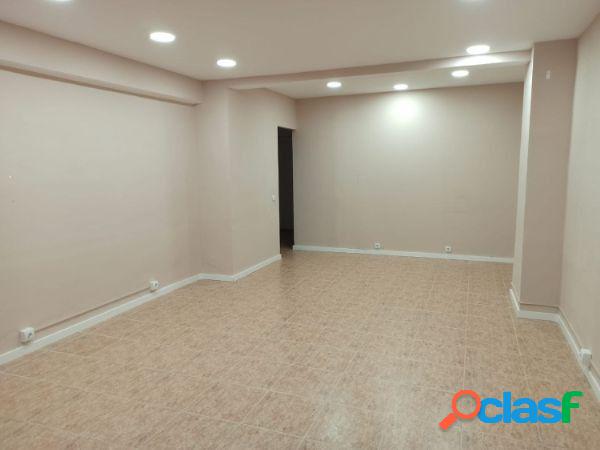 LOCAL A PIE DE CALLE DE MUCHO PASO CON MUCHAS POSIBILIDADES