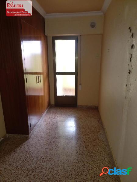 Magnifico piso de 131m2, 4 dormitorios, patio y ascensor