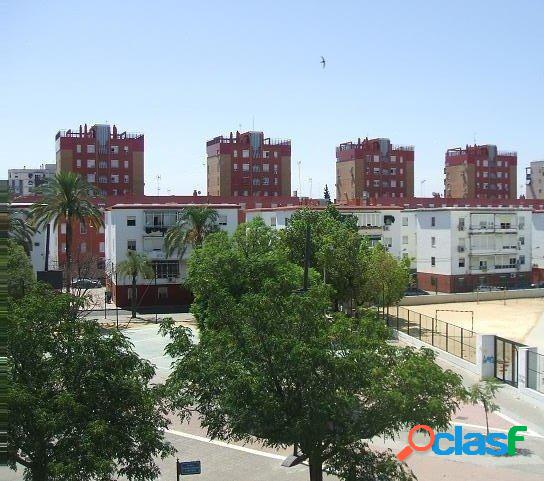 Piso en Sevilla. Buena Zona. con 3 habitaciones. posibilidad