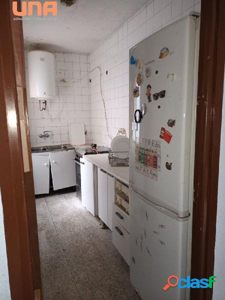 Piso para reformar a su gusto haciendo esquina con Medina