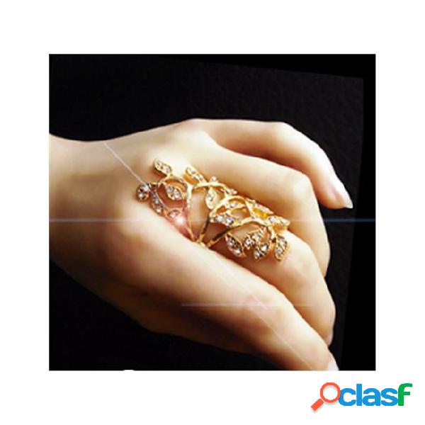 Retro luxury gold-plated hollow leaf pattern gorgeous ring