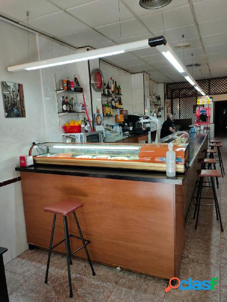 Se Traspasa Bar Restaurante en La Dreta De L\'Eixammple.