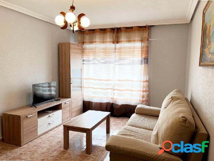 Urbis te ofrece un piso en alquiler en zona Salesas,