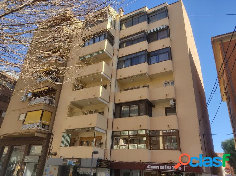 VIVIENDA DE 4 DORMITORIOS EN ZONA CENTRICA