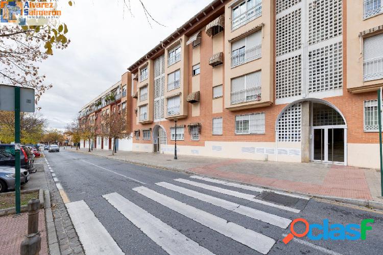 Venta de piso muy amplio, luminoso y con vistas en Granada