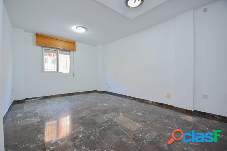 79.000 euros, apartamento amueblado. CERCA DEL C.C. NEVADA.