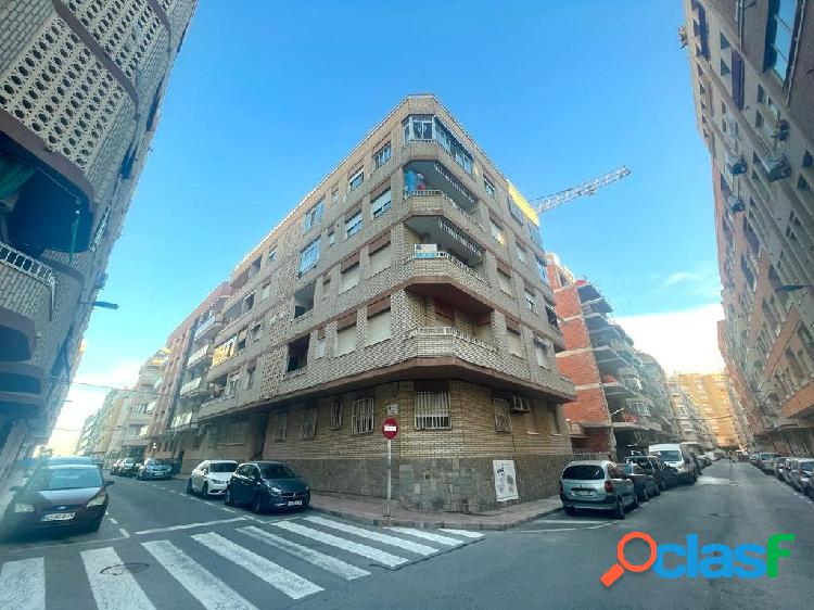 AMPLIO APARTAMENTO EN ULTIMA PLANTA CON PARKING A 200m DE LA