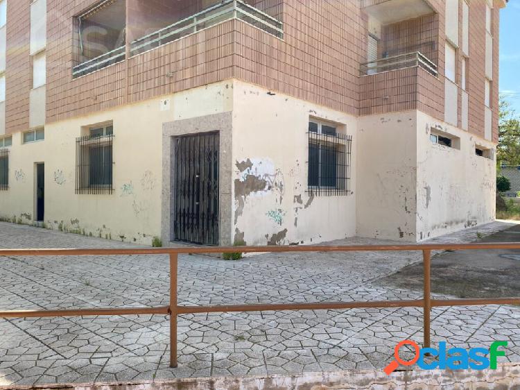 AMPLIO LOCAL COMERCIAL - AVENIDA VIRGEN DEL LORETO