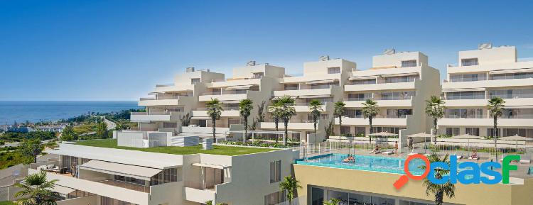 Apartamento con espectaculares vistas en venta en Estepona,